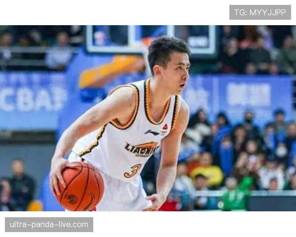 刷到赵继伟出街照，我的月光钱包当场起立鼓掌